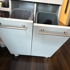 無料！！3/3迄受け取り可能！！ダストボックス　ゴミ箱2個付きの画像