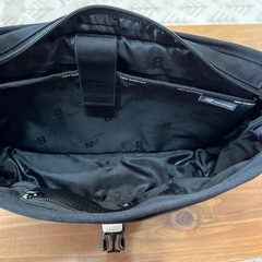 ニューバランス　ショルダーバッグ　　NEW BALANCEの画像