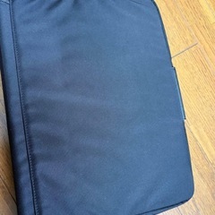 黒いナイロン製ノートPCケースの画像