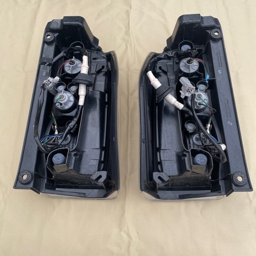 【H31年式 LA600S タントカスタム 純正テールランプ 左右セット】