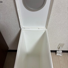 白 ゴミ箱の画像