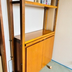 幅狭めの重厚な棚の画像