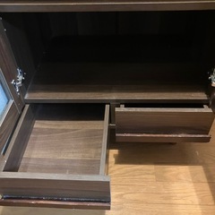 ダークブラウン　棚の画像