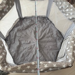 折りたためるベビーサークルの画像