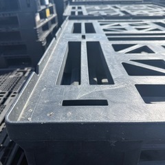 プラスチックパレット枠有り· 長さ122cm × 幅115cm·の画像