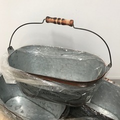 【成約済/ありがとうございます。新品未使用】4個まとめて⭕️アンティーク調のブリキのオーバルポットの画像