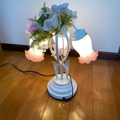 アンティーク調 フラワーランプ　3灯テーブルライトの画像