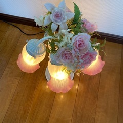 アンティーク調 フラワーランプ　3灯テーブルライトの画像