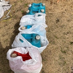 灯油ポリ缶 18L・20L 各100円／ポンプ付き／バラ売りOK／まとめ割あり／防災・キャンプの画像