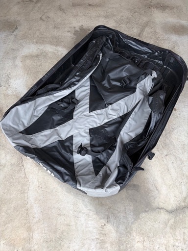 THULE スーリー ソフトルーフボックス TH6011 Ranger 90  難あり