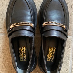Sサイズ(22〜22.5)黒ローファーの画像