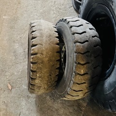 フォークリフトタイヤホイール付きの画像