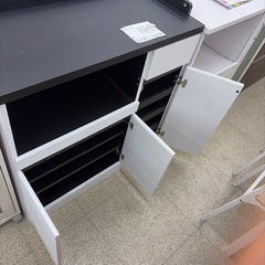 リユースのサカイ東金店 レンジ台 白＆黒 ※右上引き出し内側割れあり TJ17897の画像