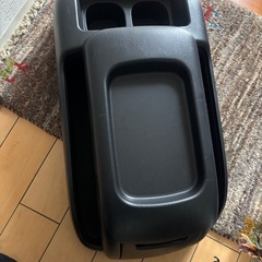 ハイエース　コンソールボックス　肘置きの画像