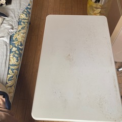 テーブル椅子セットの画像