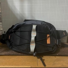 【旅行アウトドアに最適】シンプルなボディバッグ　ヒップバッグ【黒×グレー】の画像