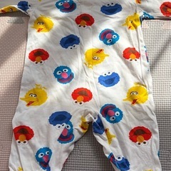 H&M セサミストリート ロンパース カバーオール の画像