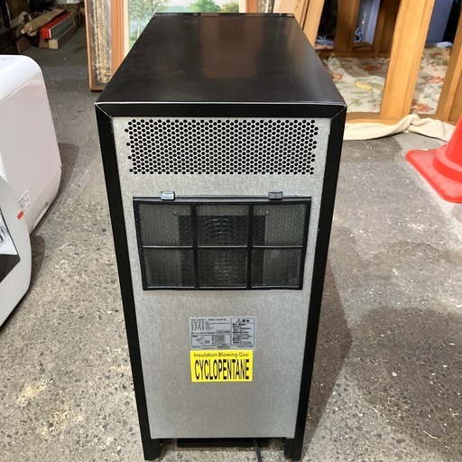 ロ2603-0021 アイリスオーヤマ　ワインセラー12本収納　通電確認済み　中古美品