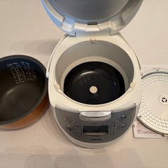 東芝　TOSHIBA炊飯器の画像