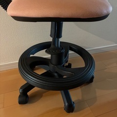 【無料　椅子　タイヤ付き　勉強や　パソコンなどにもの画像