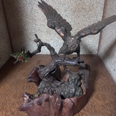 鷹の置物の画像