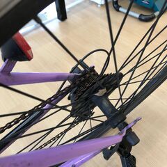 A-1562【リユースのサカイ野々市店】スポーツ自転車　パープル 700c　※クリーニング済みの画像