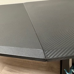 ゲーミングデスクの画像