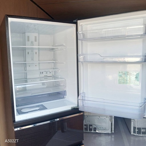 D101  送料設置無料   三菱　自動製氷機能付き　大型冷蔵庫　330L