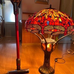 巨大ステンドグラス　ランプの画像