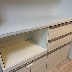 キッチンボード、食器棚の画像