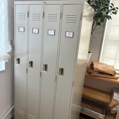 ロッカー　4人用の画像