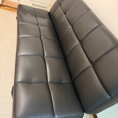 ソファベッド　合皮　三人がけ　　使用期間半年以内
の画像