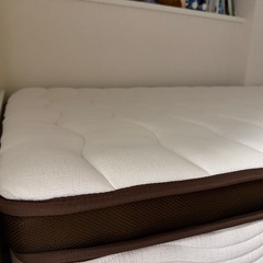 至急！美品！6万7千円相当の物！ベット　マットレスセミダブルセットの画像