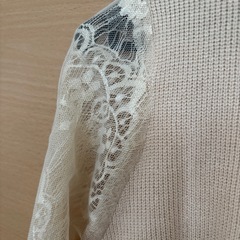 袖レースニット　薄手　サイズSの画像