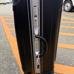 ※3/2限定出品※ スーツケース(中)(鍵あり)の画像