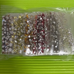 デコ用ラインストーン　プラスチックの画像