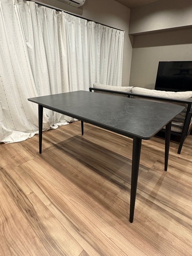 新品　　ダイニングテーブルセラミック
