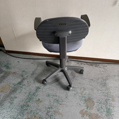 キャスター椅子
の画像