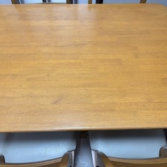 ニトリ　ダイニングテーブル　回転椅子4脚付きの画像