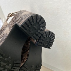 パイソン 厚底の画像