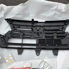 JF3  NBOXカスタム 純正グリル エンブレムの画像