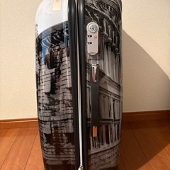 取りに来てくださる方にお譲りします。スーツケースの画像