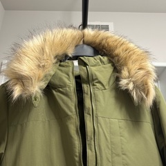 【ほぼ新品】adidas ファー フード付き コート ダウンジャケット グリーン カーキ メンズ Mの画像