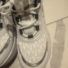 新品同様試着のみ　マイケルコースオリンピア　ウェッジ　厚底スニーカーの画像