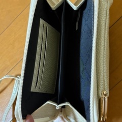 斜めがけ財布の画像