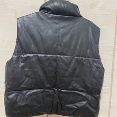 SHEINのレザーベストの画像
