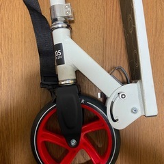 大人用キックスケートの画像