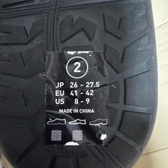 コラボ商品のダウンジャケットとサンダル
の画像