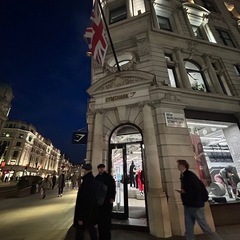 カーキ色　gymshark ショートパンツの画像