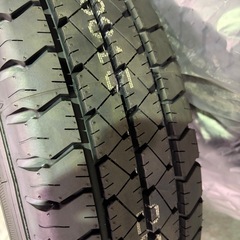 ハイエース　純正アルミホイール　新品タイヤの画像